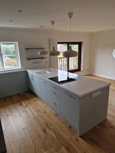 Kitchen installation with island and pendant lighting